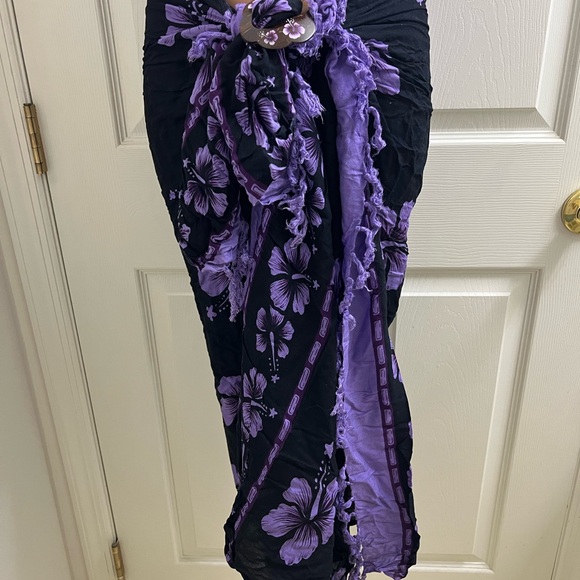 Purple & Black Hibiscus Halter Top and Sarong - Picture 3 of 6